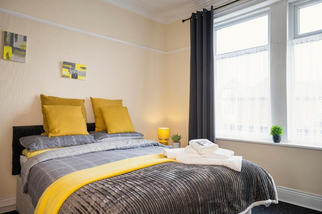 Dunes Hotel Вітлі-Бей Екстер'єр фото